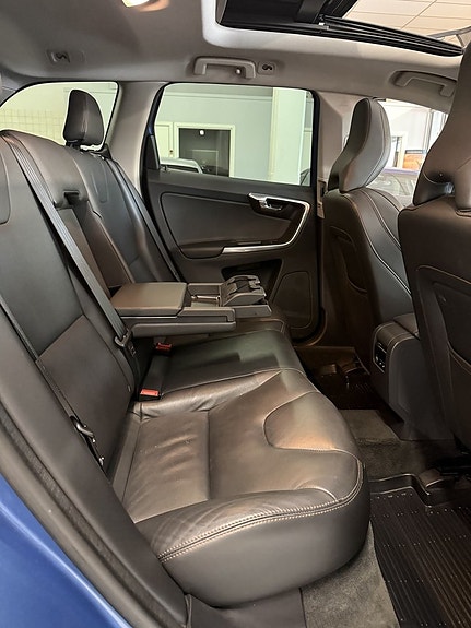 Volvo XC60 18 of 23