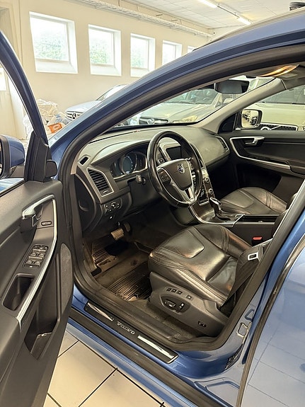 Volvo XC60 8 of 23