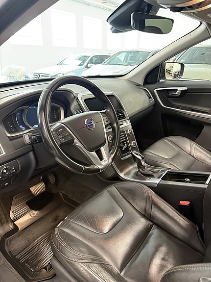 Volvo XC60 9 of 23
