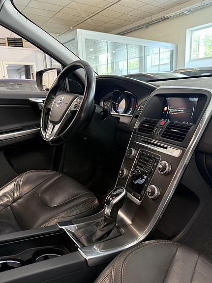 Volvo XC60 16 of 23