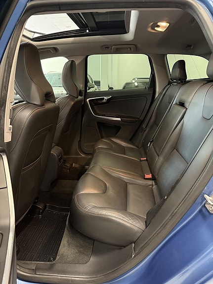 Volvo XC60 19 of 23