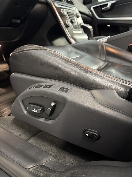 Volvo XC60 10 of 23