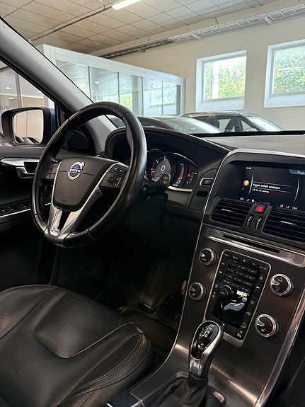 Volvo XC60 15 of 23