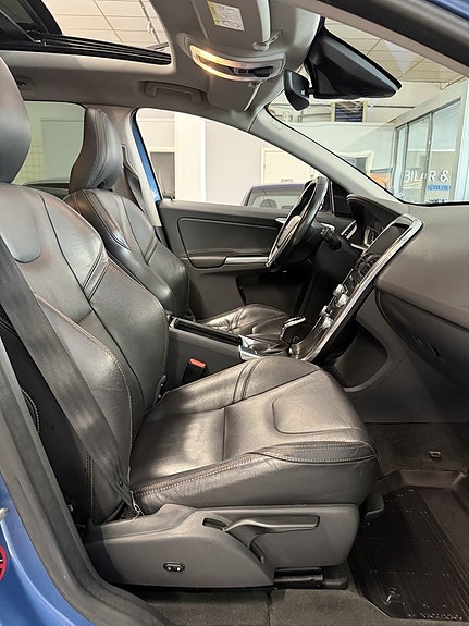 Volvo XC60 17 of 23
