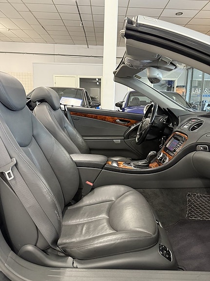 Mercedes-Benz SL500 16 of 18
