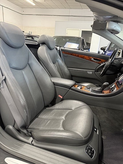 Mercedes-Benz SL500 17 of 18