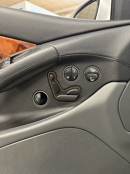 Mercedes-Benz SL500 11 of 18