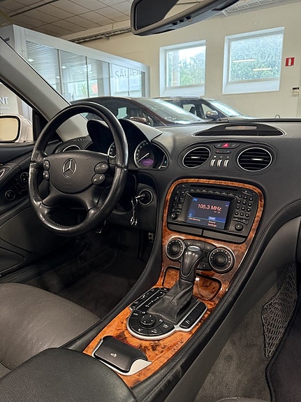 Mercedes-Benz SL500 15 of 18