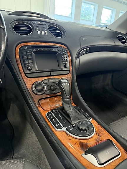 Mercedes-Benz SL500 8 of 18
