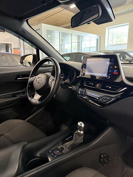 Toyota C-HR 9 of 11