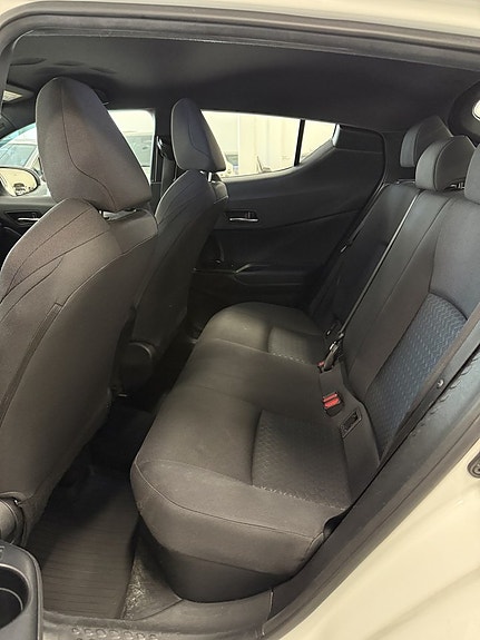 Toyota C-HR 10 of 11