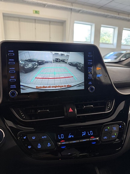Toyota C-HR 7 of 11