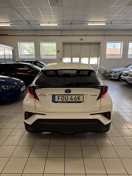Toyota C-HR 4 of 11