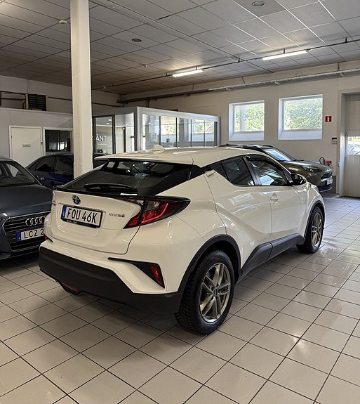 Toyota C-HR 3 of 11