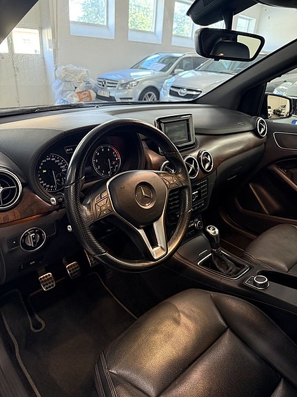 Mercedes-Benz B180 9 of 19