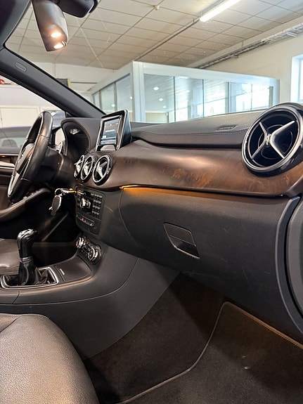 Mercedes-Benz B180 14 of 19