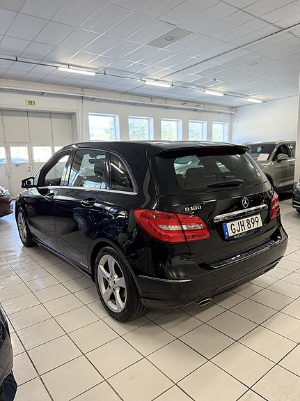 Mercedes-Benz B180 6 of 19