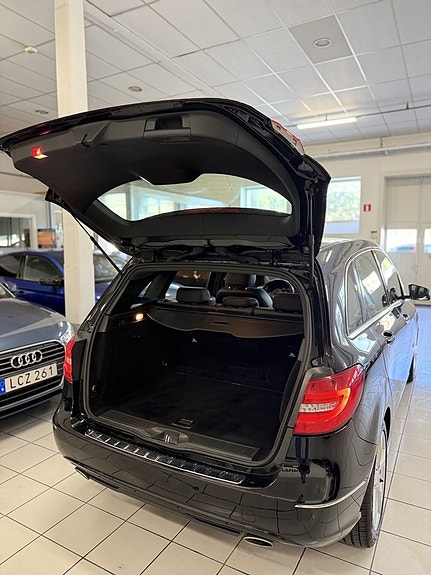 Mercedes-Benz B180 4 of 19