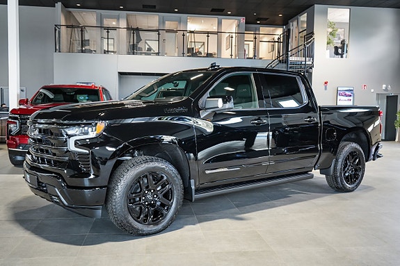 Chevrolet Silverado EV 2 of 30