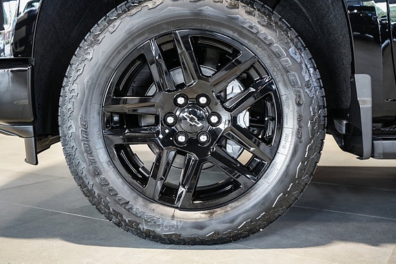 Chevrolet Silverado EV 6 of 30