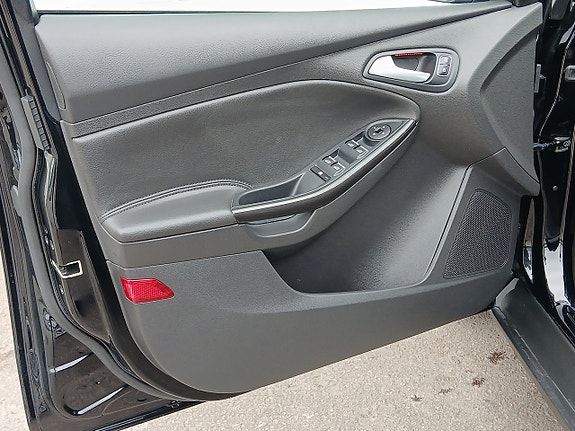 Ford Focus 10 of 24