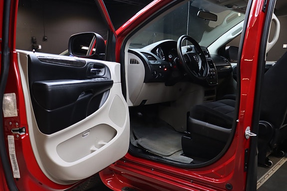 Dodge Grand Caravan 8 of 20