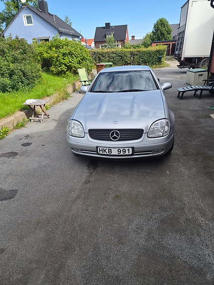 Mercedes-Benz SLK230 2 of 5