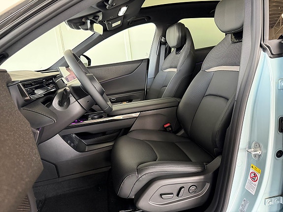 Mazda CX-6e 10 of 15
