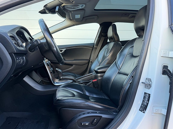 Volvo V40 Cross Country 15 of 16