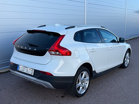 Volvo V40 Cross Country 9 of 16