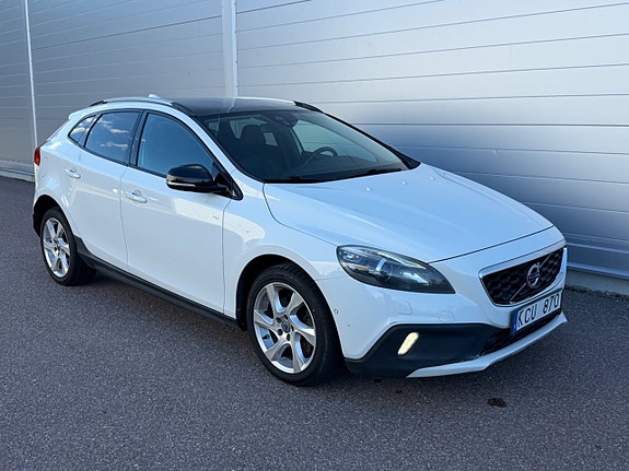 Volvo V40 Cross Country 7 of 16
