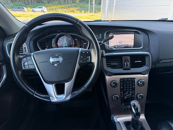 Volvo V40 Cross Country 13 of 16