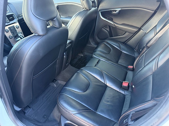 Volvo V40 Cross Country 10 of 16