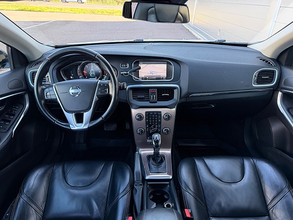 Volvo V40 Cross Country 12 of 16