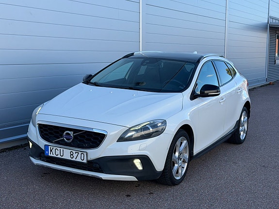 Volvo V40 Cross Country 2 of 16