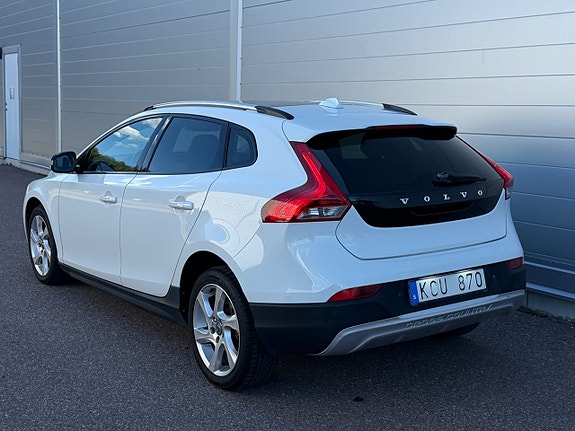 Volvo V40 Cross Country 5 of 16
