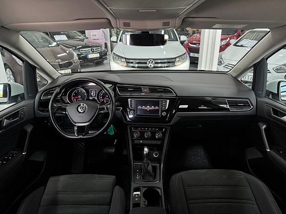 Volkswagen Touran 7 of 22