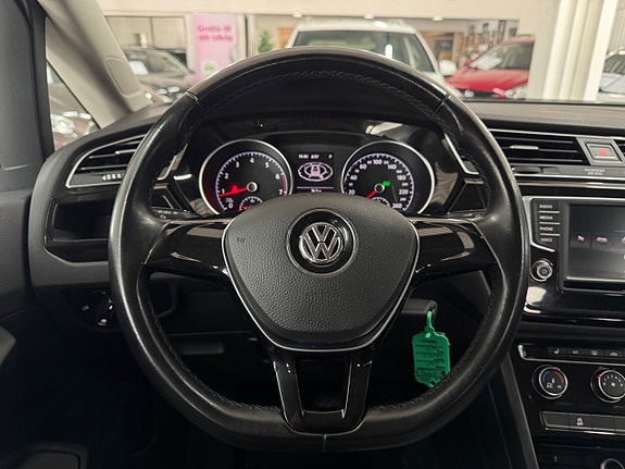 Volkswagen Touran 8 of 22
