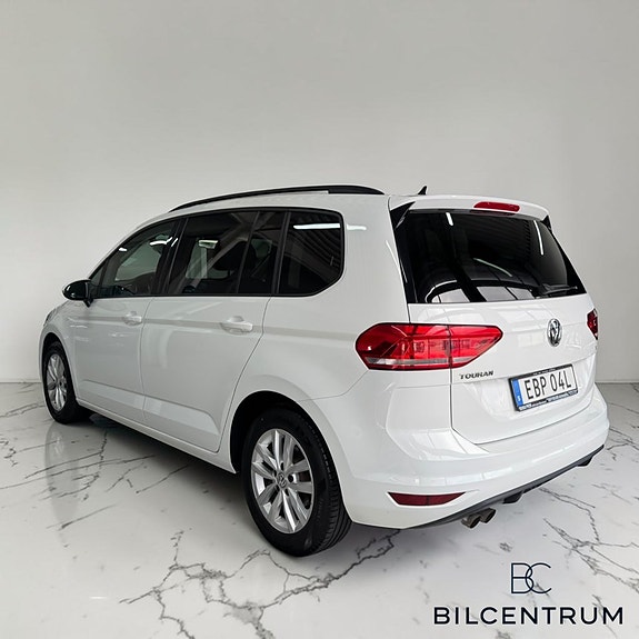 Volkswagen Touran 6 of 22
