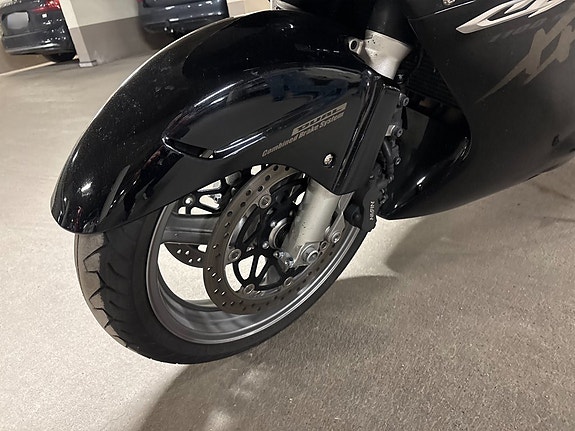 Honda Powersports CBR1100XX 1.1 9 of 14