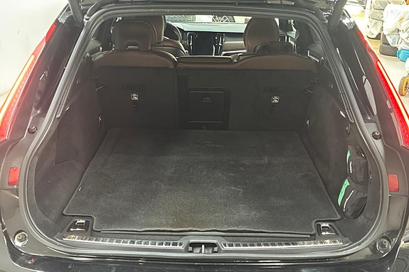 Volvo V90 Cross Country 10 of 28