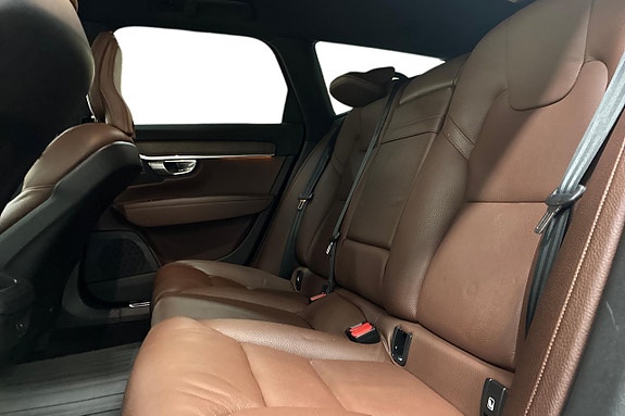 Volvo V90 Cross Country 14 of 28