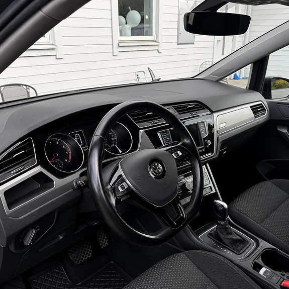 Volkswagen Touran 7 of 9