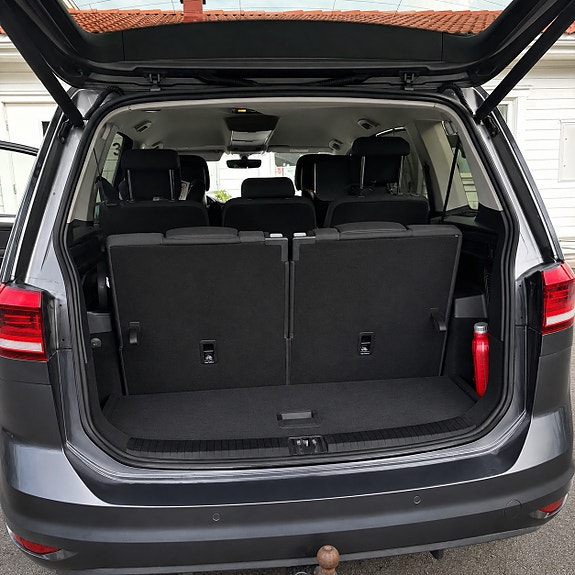 Volkswagen Touran 4 of 9