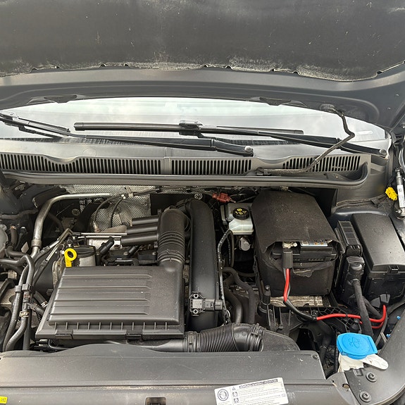 Volkswagen Touran 5 of 9