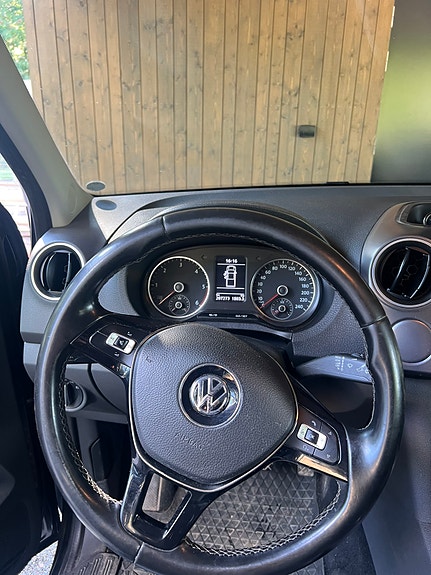 Volkswagen Amarok 6 of 6