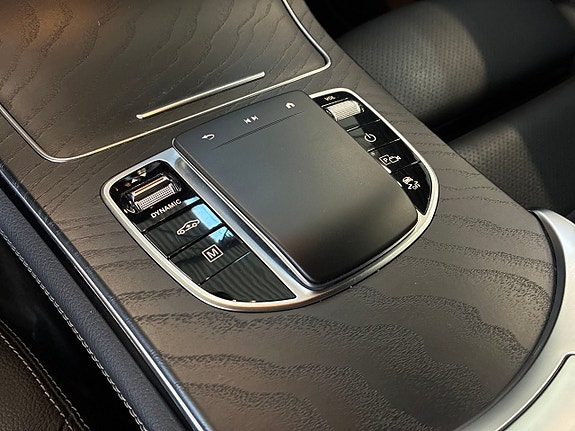 Mercedes-Benz GLC300 e 24 of 27
