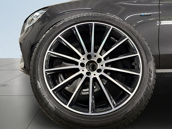 Mercedes-Benz GLC300 e 14 of 27