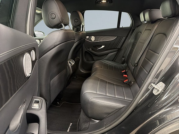 Mercedes-Benz GLC300 e 13 of 27