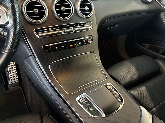 Mercedes-Benz GLC300 e 22 of 27